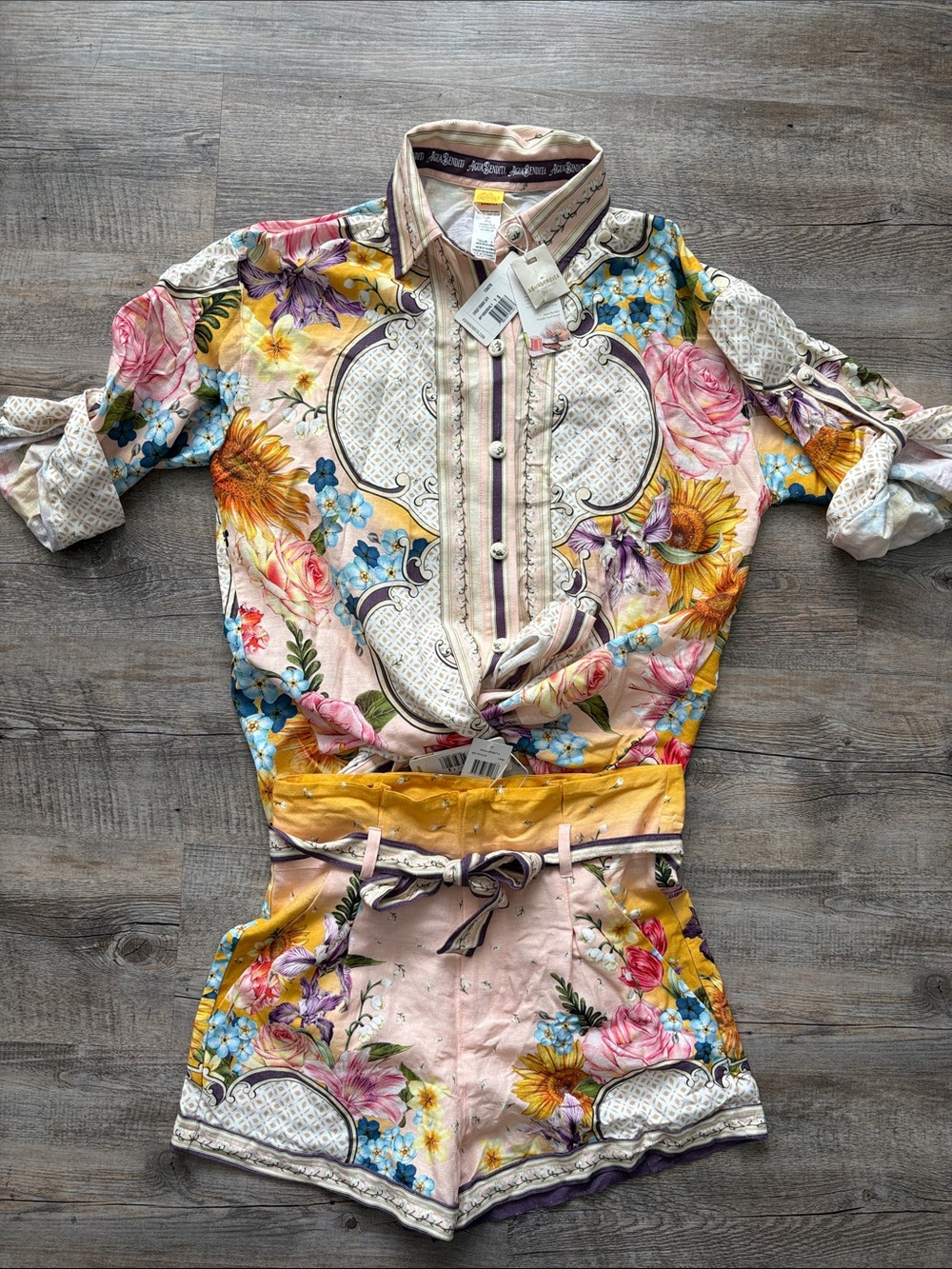 Agua Bendita Chrissy Dreamin Buttondown Shirt and Addison Shorts - Picture 5 of 8